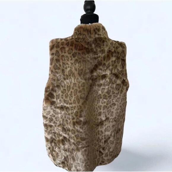Fabulous Furs - Faux Fur Vest - Picture 5 of 9